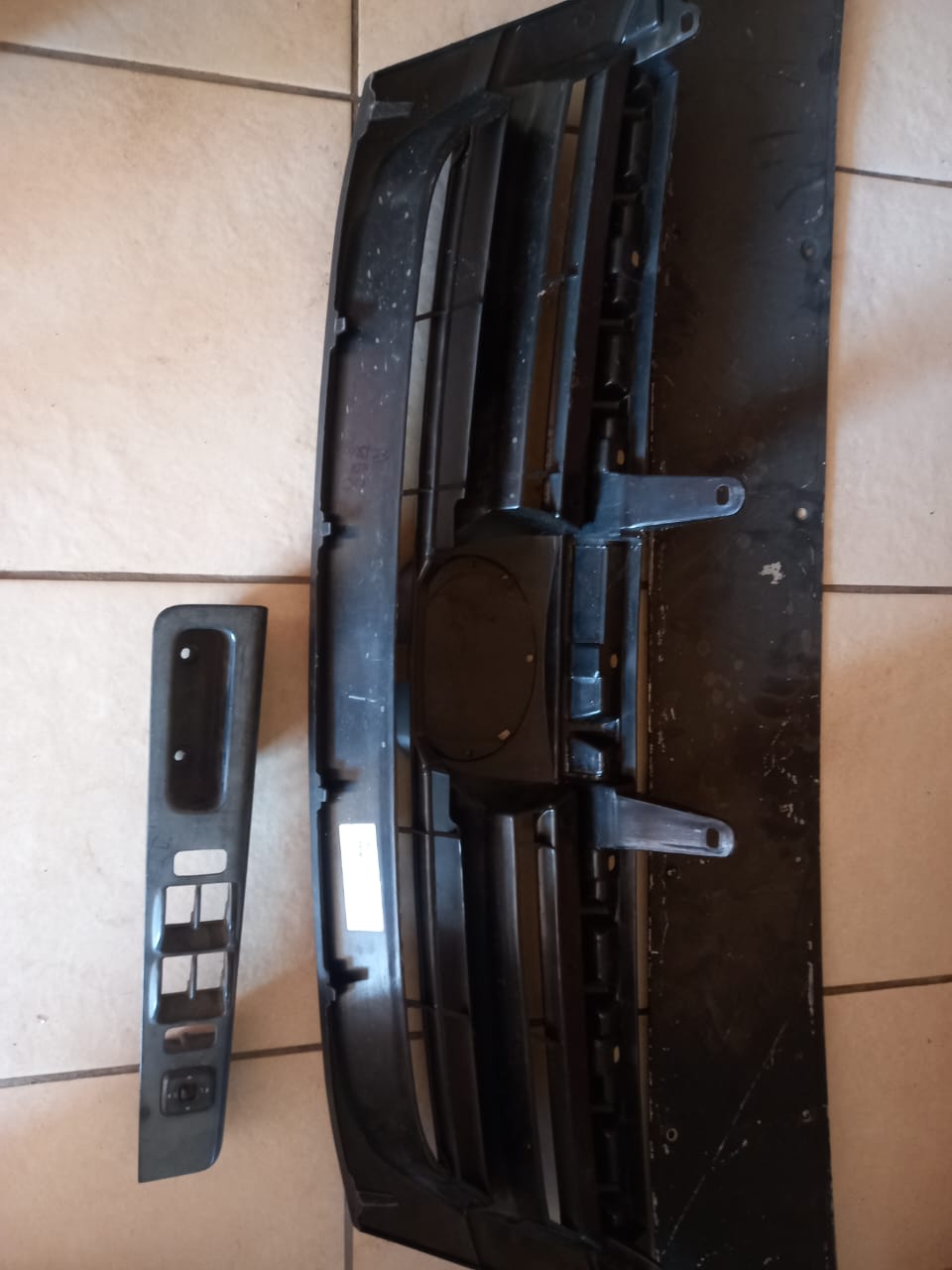 Toyota front grill and other spares - Private Seller