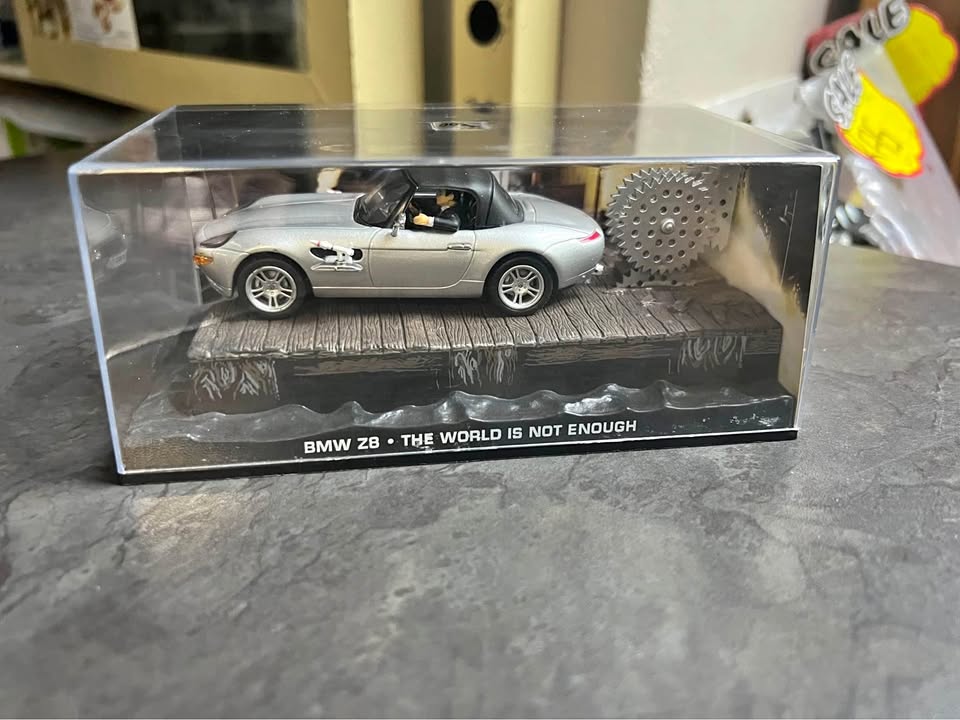 007 Bmw Z8 – The world is not enough 007 Bmw Z8 – The world is not enough