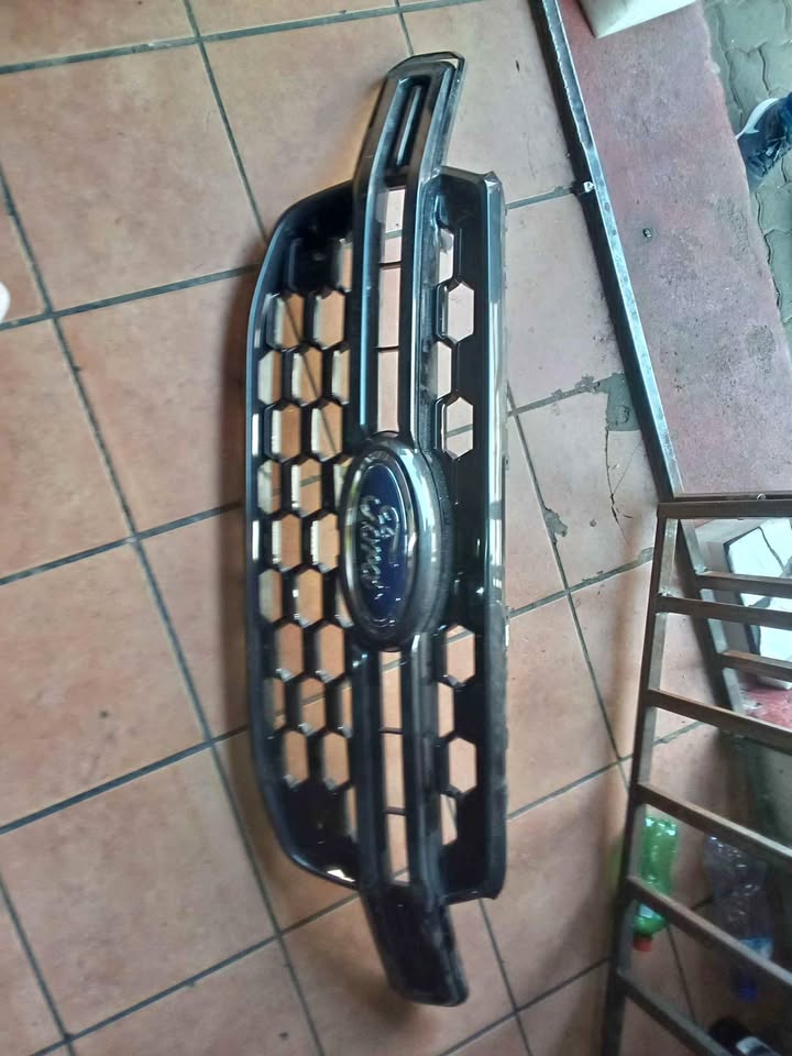 FORD RANGER T9 GRILL NEW SHAPE - Private Seller FORD RANGER T9 GRILL NEW SHAPE - Private Seller