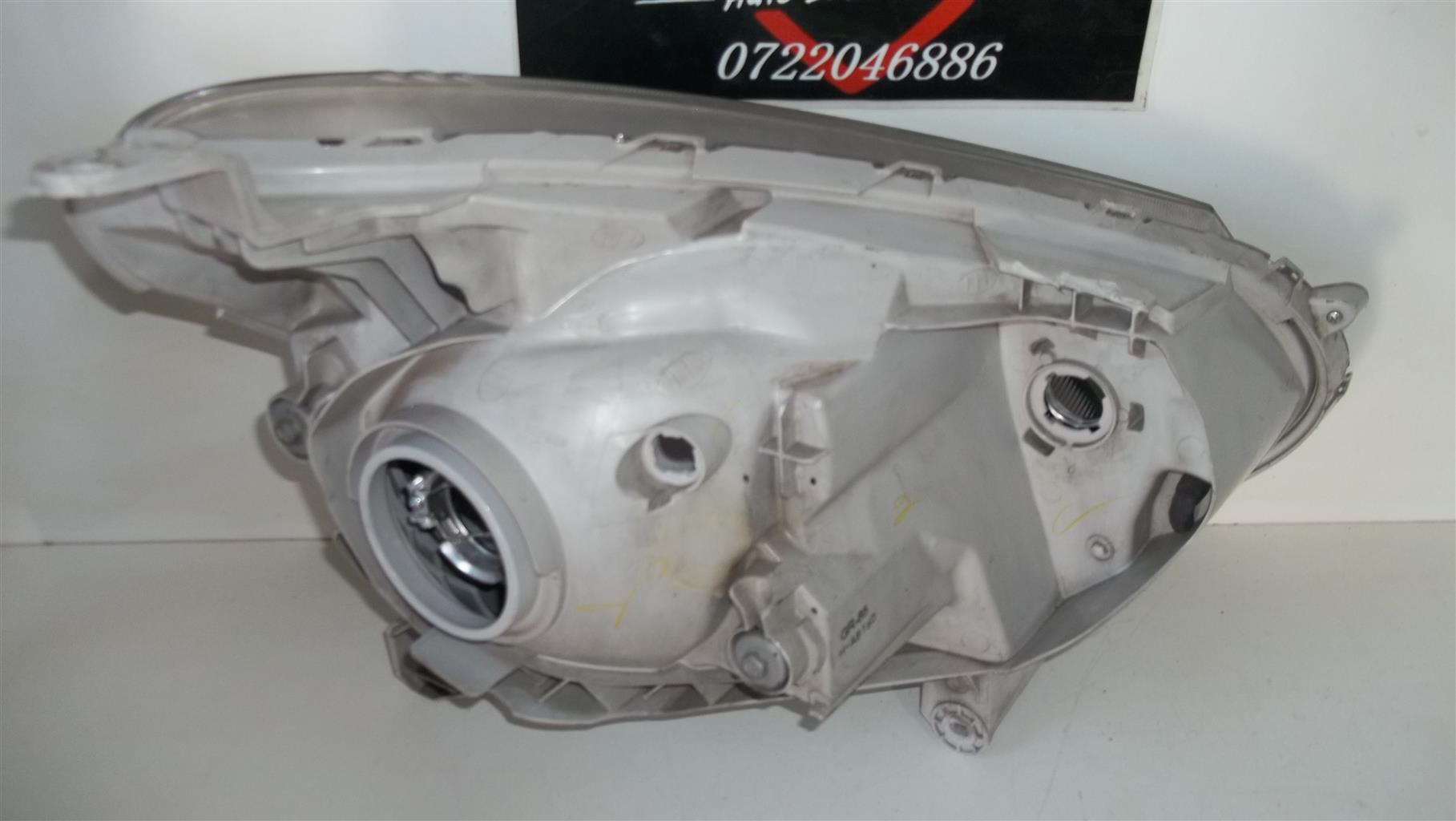 Isuzu Left headlight - Private Seller Isuzu Left headlight - Private Seller