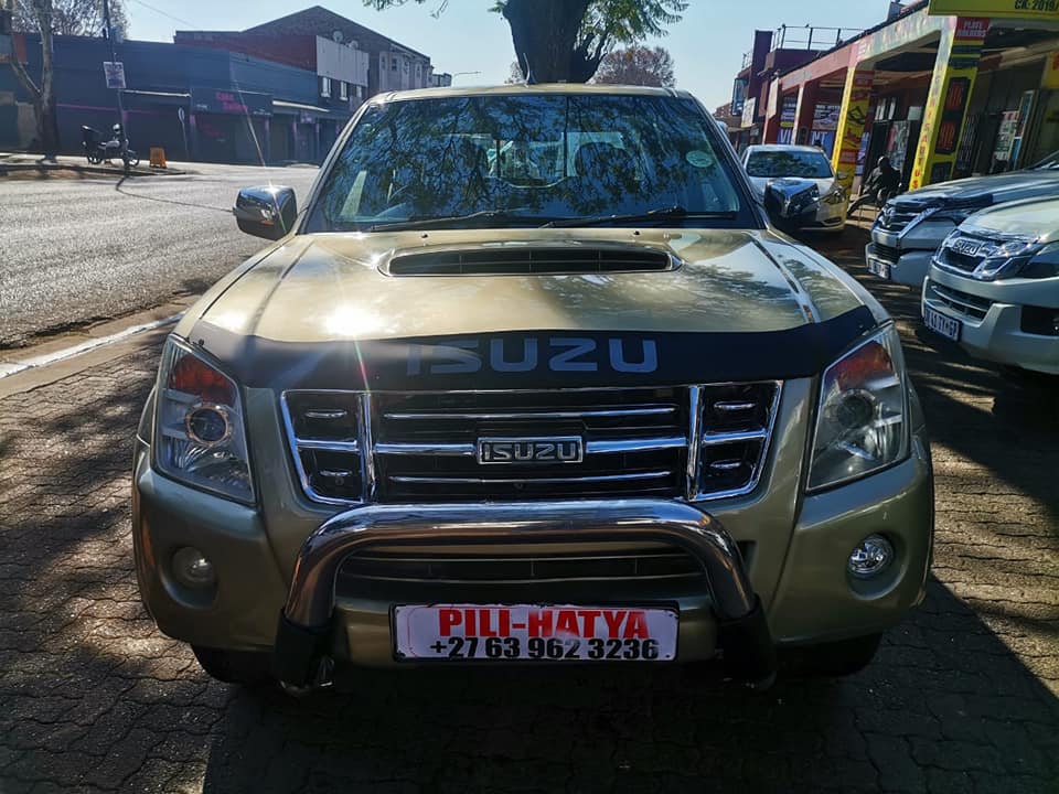 Used Isuzu KB 300D-Teq double cab 4x4 LX - Private Seller