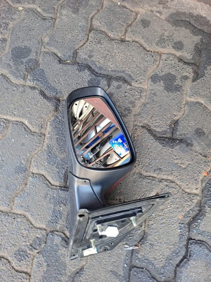 Hyundai Elantra side mirror - Private Seller Hyundai Elantra side mirror - Private Seller
