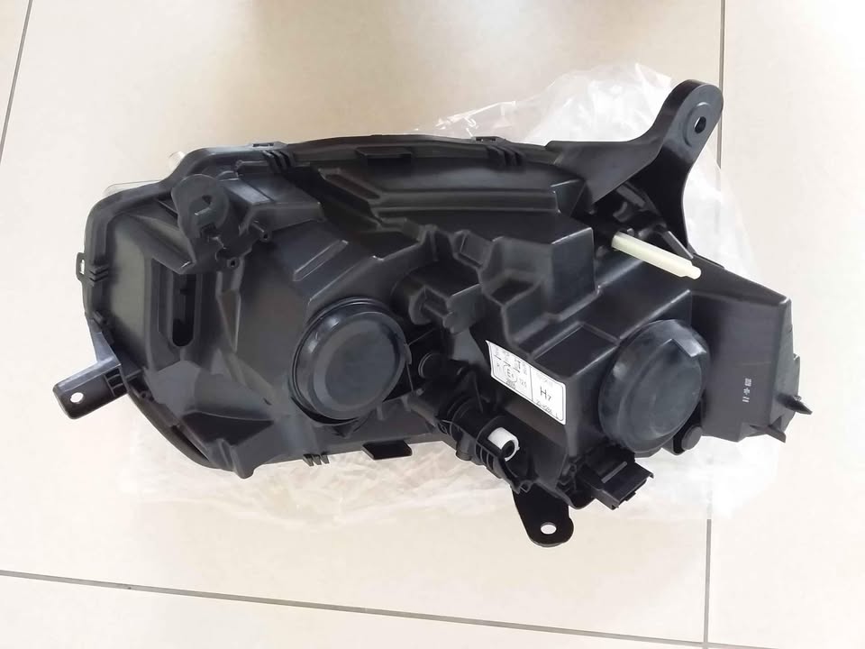 RENAULT SANDERO 900T STEPWAY 2018 ONWARDS BRAND NEW LED HEADLIGHTS FORSALE PRICE