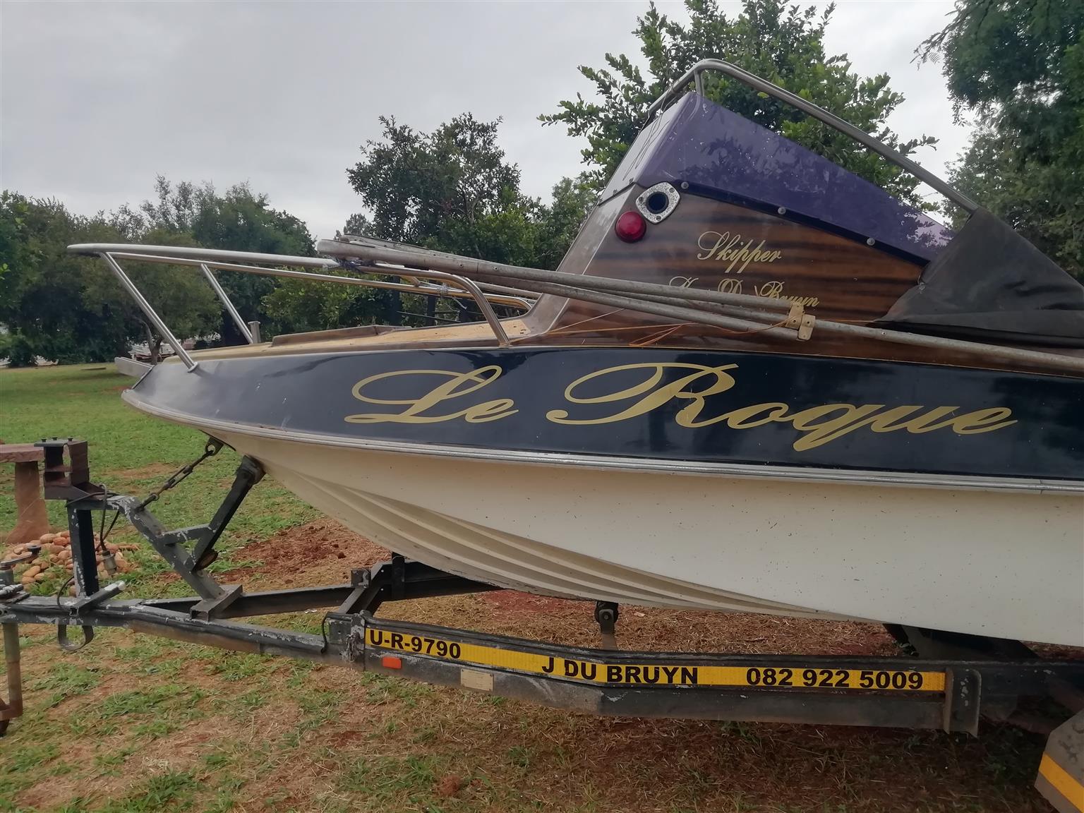 Ski boat