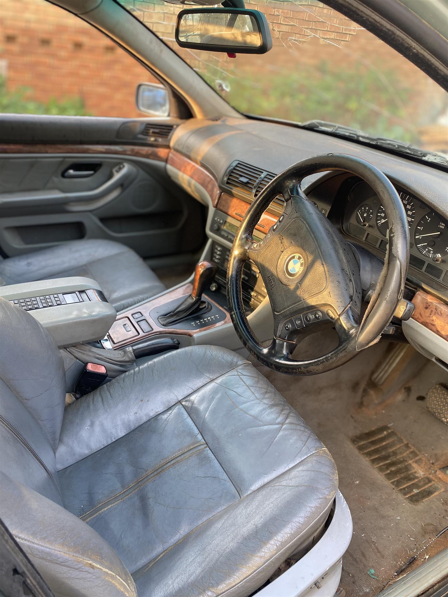BMW E39 stripping for parts