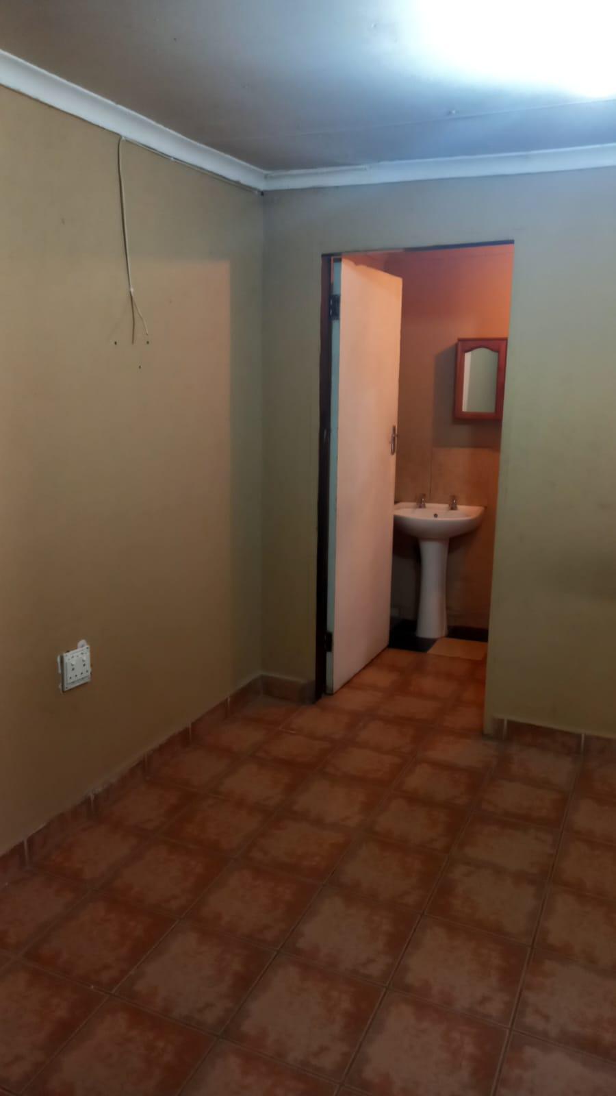 Mondeor, Johannesburg South, cottage, 1bed, 1bath, for rent. Junk Mail