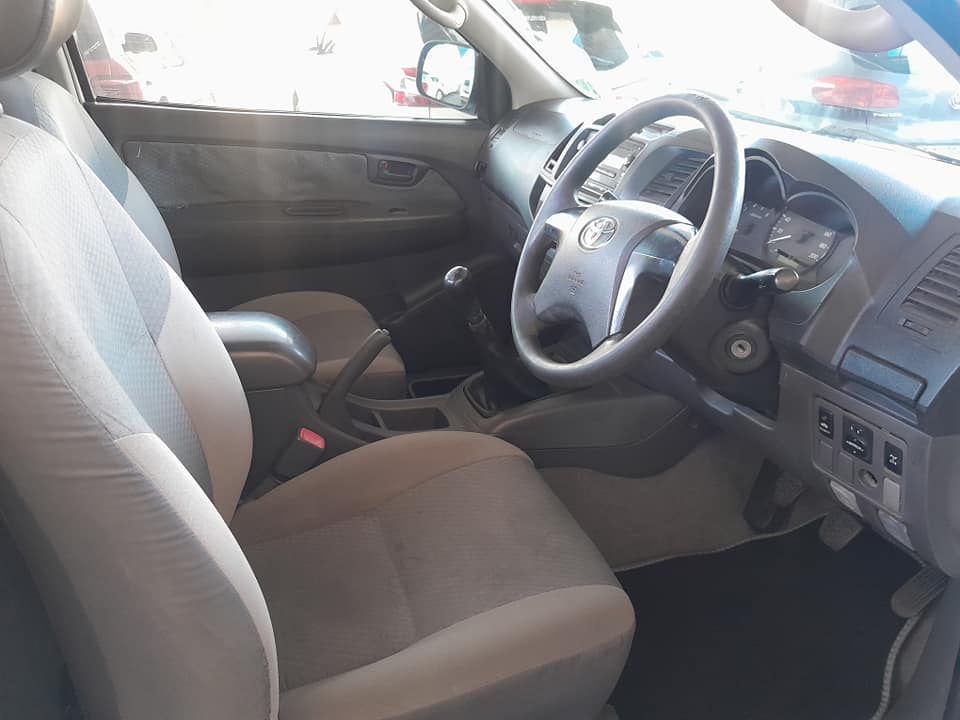 2012 TOYOTA HILUX 2.5 (DIESEL) SINGLE CAB MANUAL