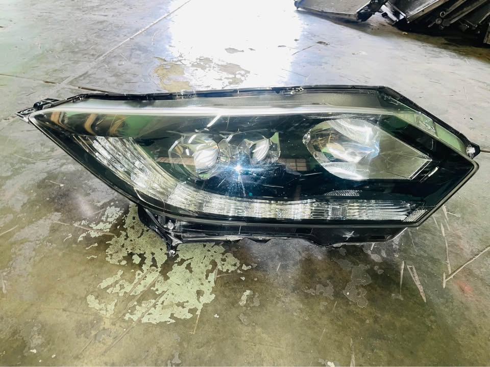 Honda Vezel headlight 2016 - Private Seller