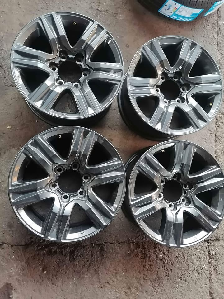Toyota Hilux 17" set of rims - Private Seller Toyota Hilux 17" set of rims - Private Seller
