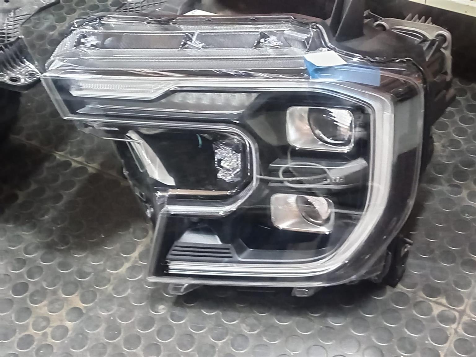 2024 FORD RANGER T9 DOUBLE XENON HEADLIGHTS - Private Seller
