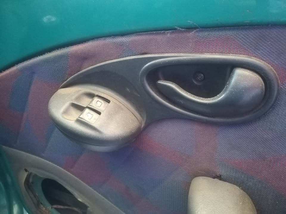 FIAT PALIO RIGHT FRONT WINDOW MECHANISM - Private Seller