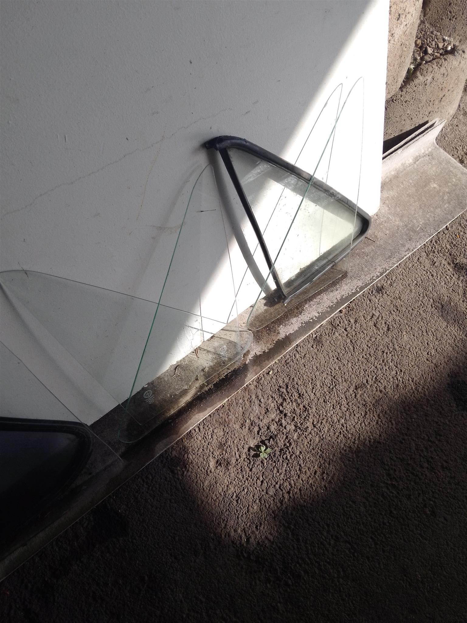 Golf mk1 2 door glass set