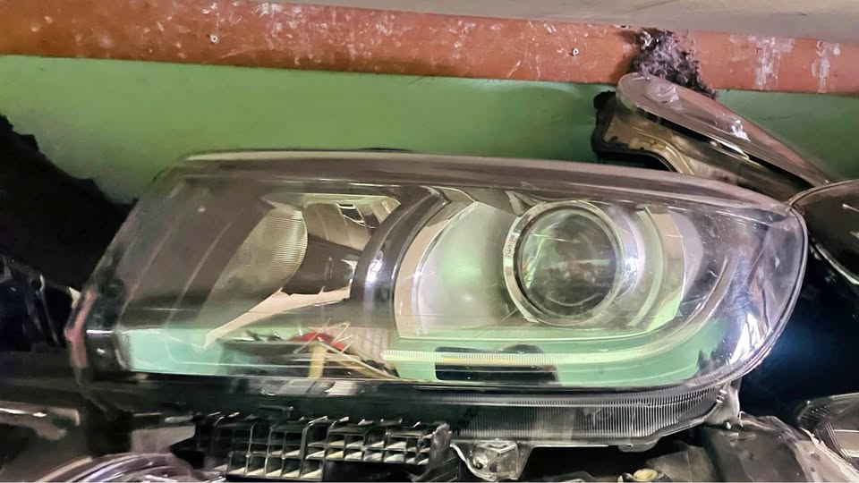 Suzuki Vitara headlight - Private Seller Suzuki Vitara headlight - Private Seller