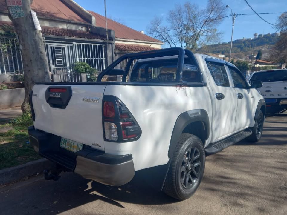 2017 Toyota hilux double cab 2.4gd6 Diesel, 4x4 Manual, WHITE, 120000kms