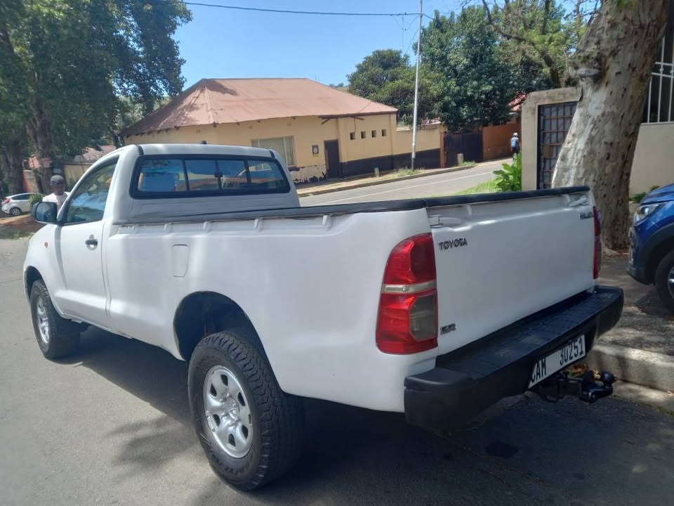 2014 TOYOTA HILUX SINGLE CAB 2.5 D4D DIESEL, MANUAL TRANSMISSION, WHITE COLOR, MILEAGE 105000KM
