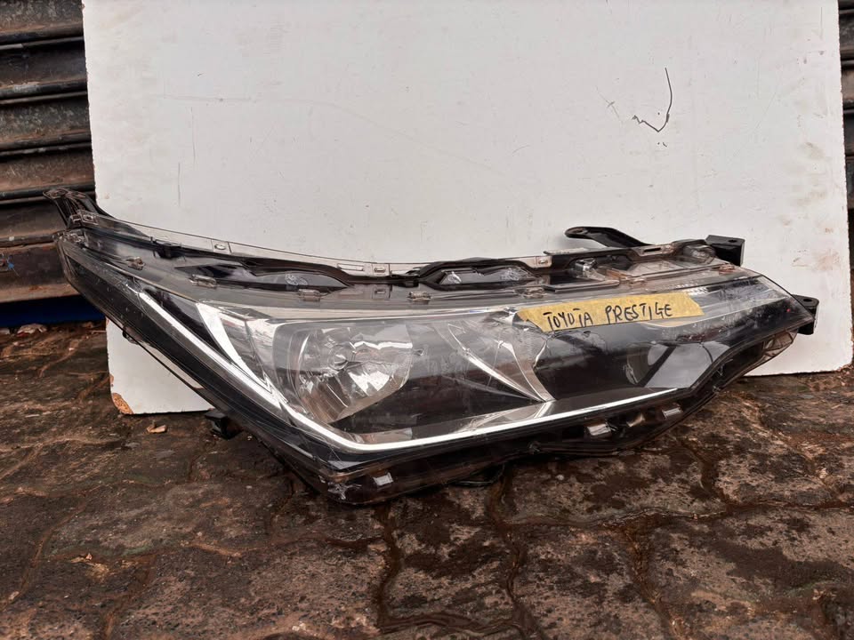 TOYOTA PRESTIGE Headlight Right Hand Side - Private Seller TOYOTA PRESTIGE Headlight Right Hand Side - Private Seller