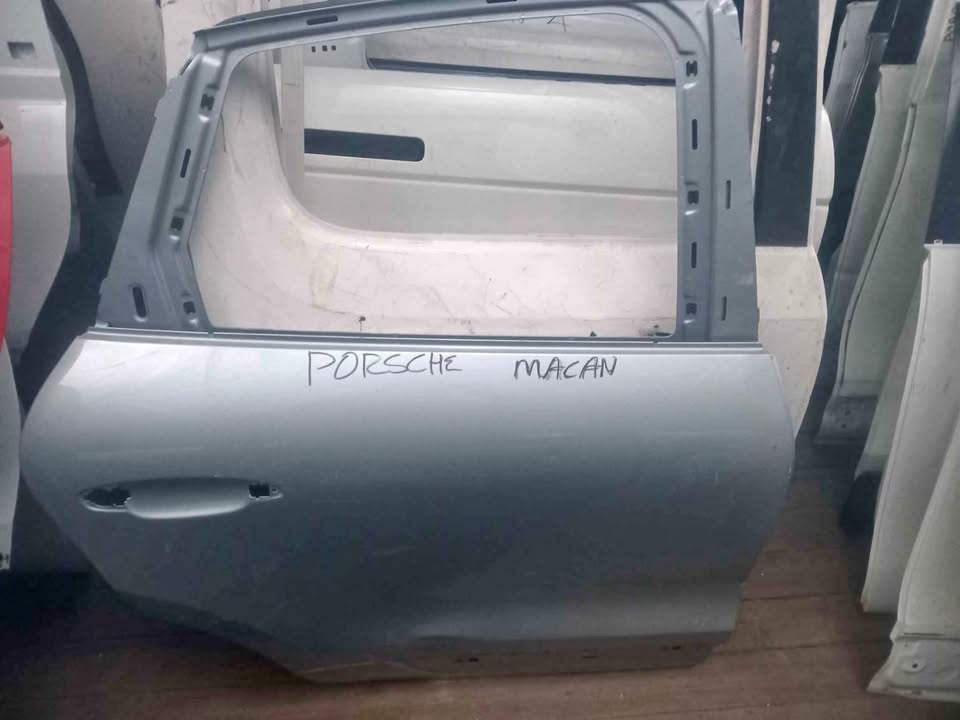 Porsche Macan Right-side rear door shell - Private Seller Porsche Macan Right-side rear door shell - Private Seller