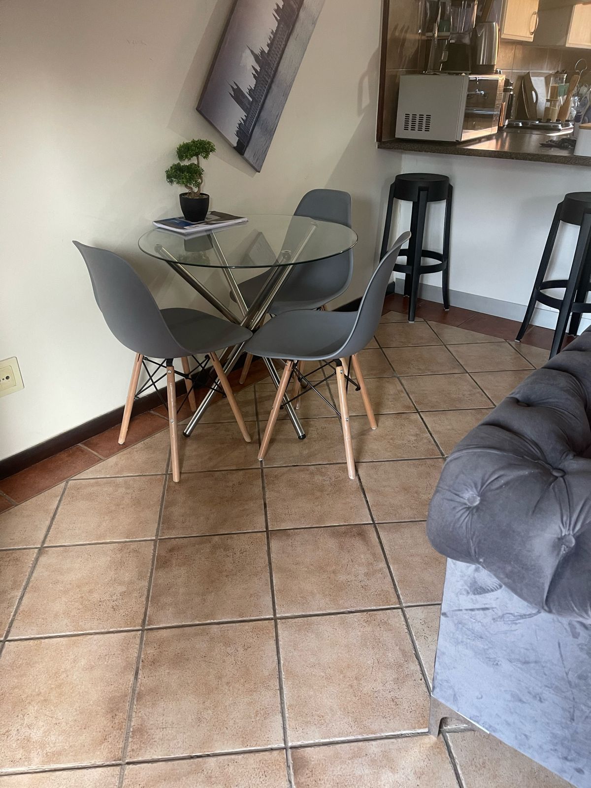 1 BEDROOM TO RENT IN A 2 BEDROOM APARTMENT IN PRETORIA EAST Junk Mail