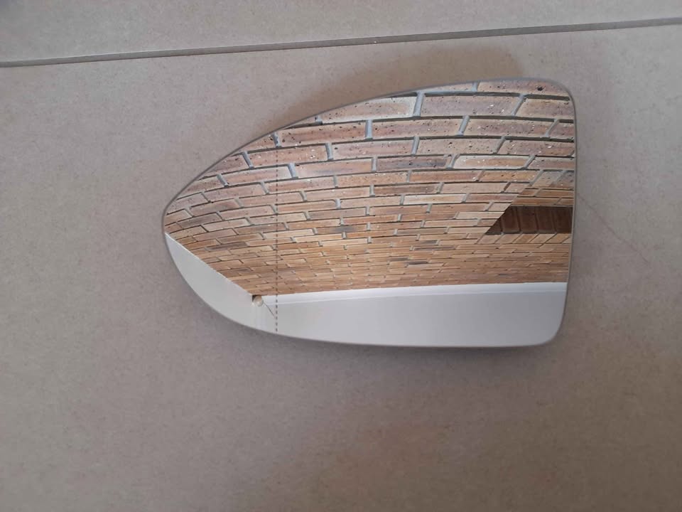VW GOLF 7  BRAND NEW DOOR MIRROR GLASS FORSALE SALE ( free fitment)