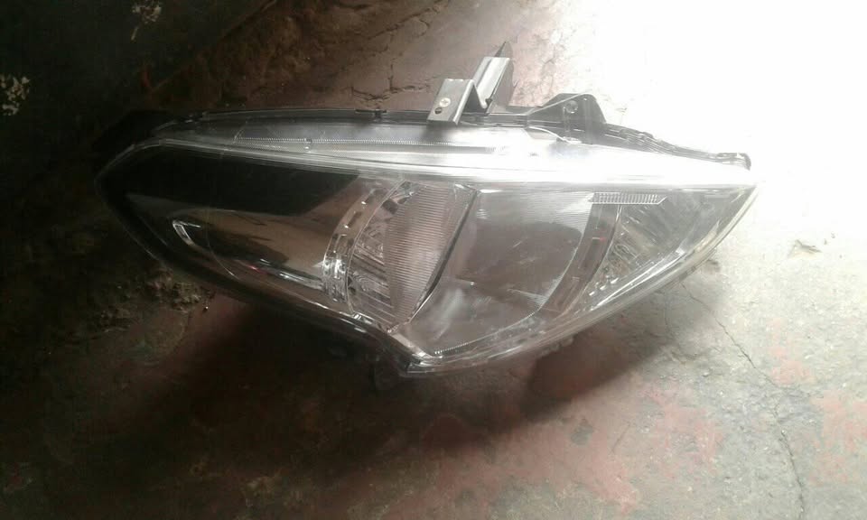 Nissan alumera headlight - Private Seller Nissan alumera headlight - Private Seller