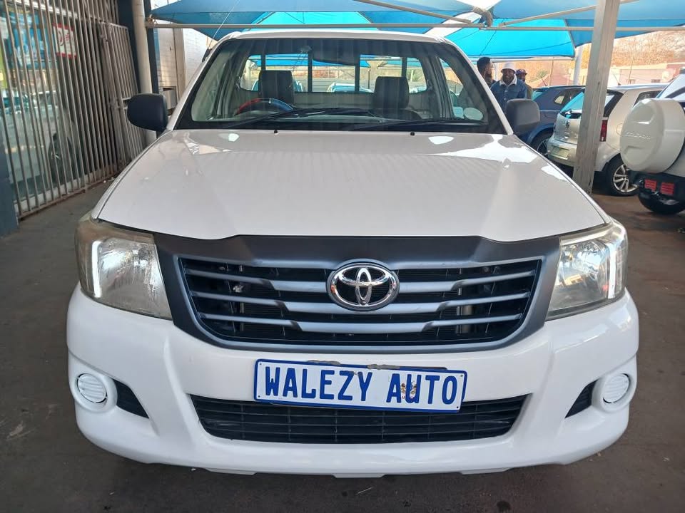 2010 TOYOTA HILUX 2.5 D4D S/C 4X2 Transmission: Manual Mileage: 175000km Fueltype: Diesel White