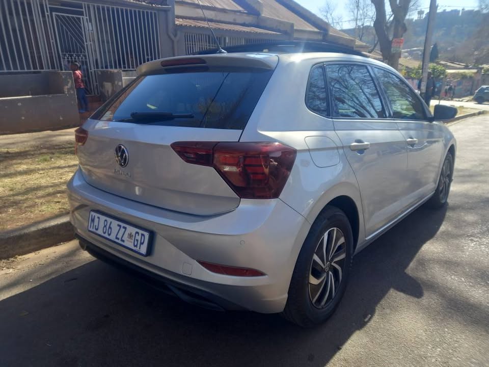 2023 VW Polo 9 Tsi 1.0 Petrol,  Automatic, Silver, 29000kms, R268,000 Service book. Reverse Camera