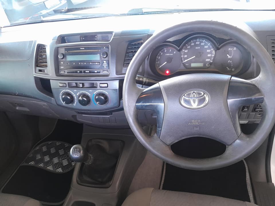 2012 TOYOTA HILUX 2.5 (DIESEL) SINGLE CAB MANUAL