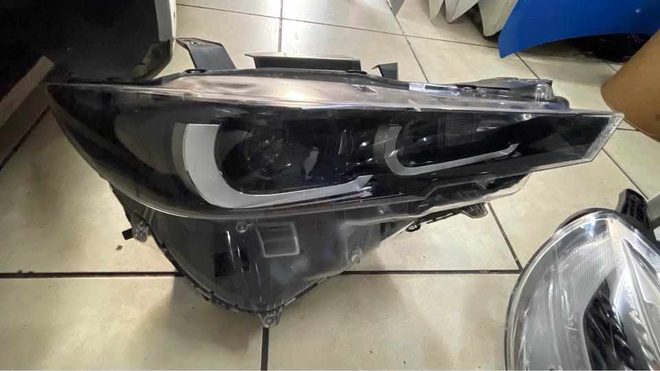 Mazda CX5 headlight - Private Seller Mazda CX5 headlight - Private Seller