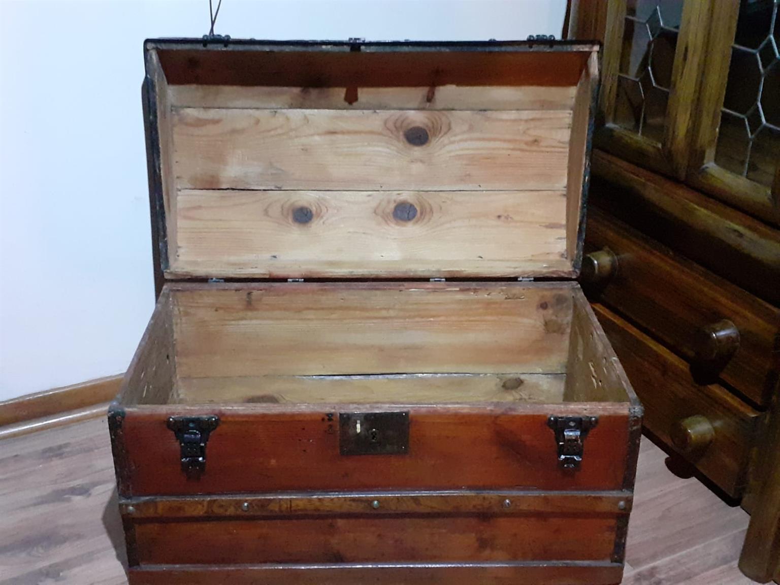 Vintage wagon chest, good condition Vintage wagon chest, good condition