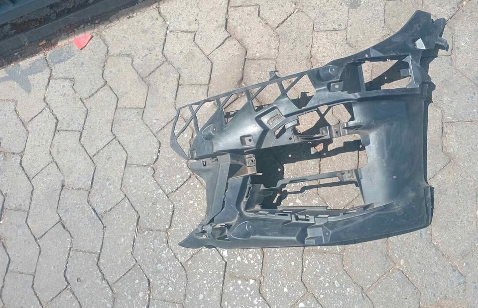 Bmw G20 leftside bumper bracket - Private Seller Bmw G20 leftside bumper bracket - Private Seller