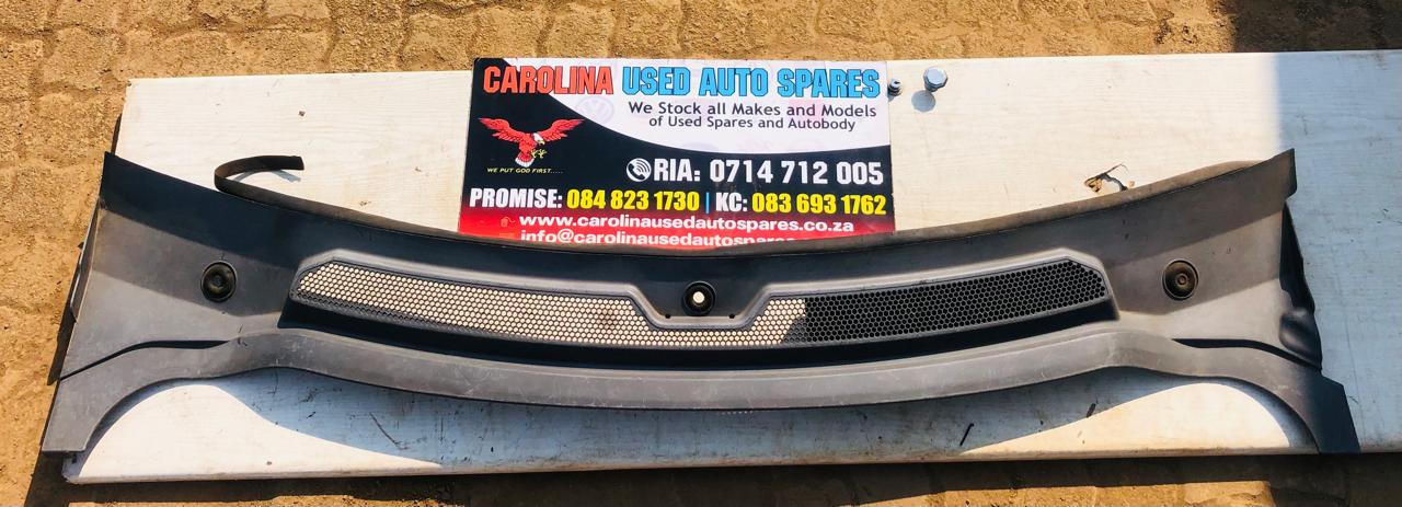 Range Rover Discovery 3 wiper cowling - Private Seller Range Rover Discovery 3 wiper cowling - Private Seller