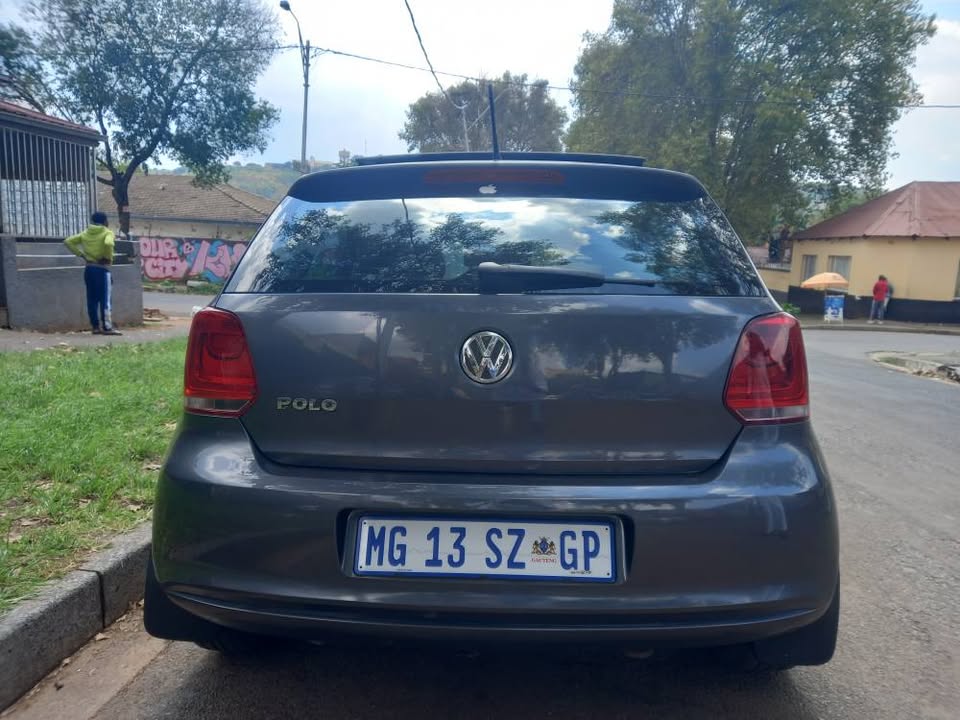 2013 VW Polo 6 Hatchback 1.6 Petrol, Manual, Grey, Sunroof 92000kms