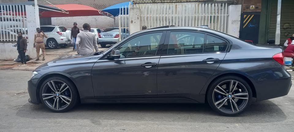2017 BMW 320i F30. PETROL, AUTOMATIC TRANSMISSION, GREY COLOUR, MILEAGE 98000KM