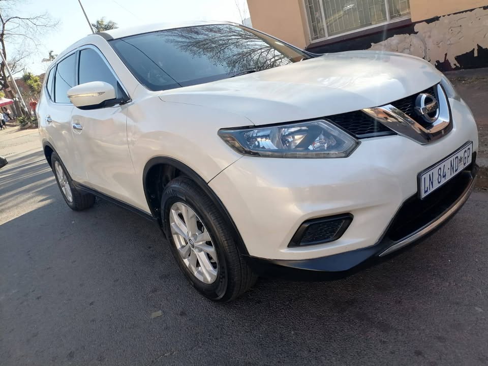 2017 NISSAN XTRAIL 2.0 MANUAL TRANSMISSION IN EXCELLENT CONDITION  SPARE KEYS