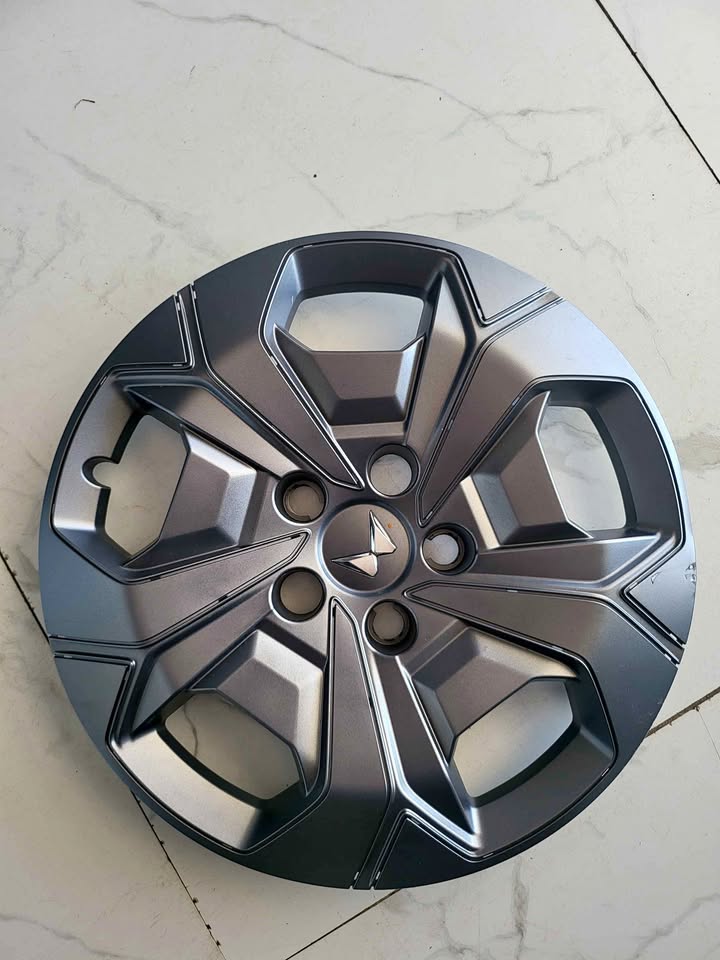 Mahindra XUV 3XO wheel cap for sale. - Private Seller Mahindra XUV 3XO wheel cap for sale. - Private Seller