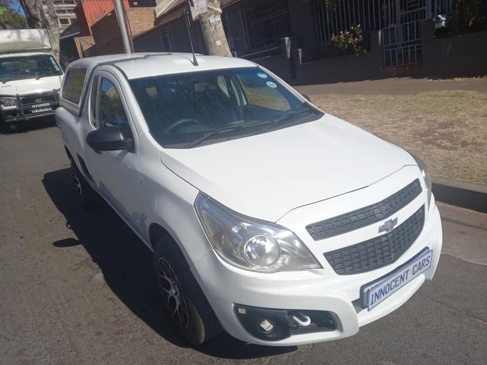 USED 2018 CHEVROLET UTILITY BAKKIE 1.4 ENGINE PETROL, MANUAL, WHITE COLOR