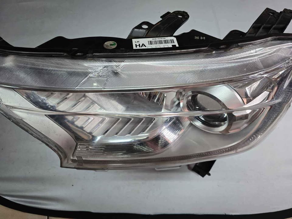 Ford ranger T7 n T8 left headlight for sale @ circle 7 used parts - Private Seller Ford ranger T7 n T8 left headlight for sale @ circle 7 used parts - Private Seller