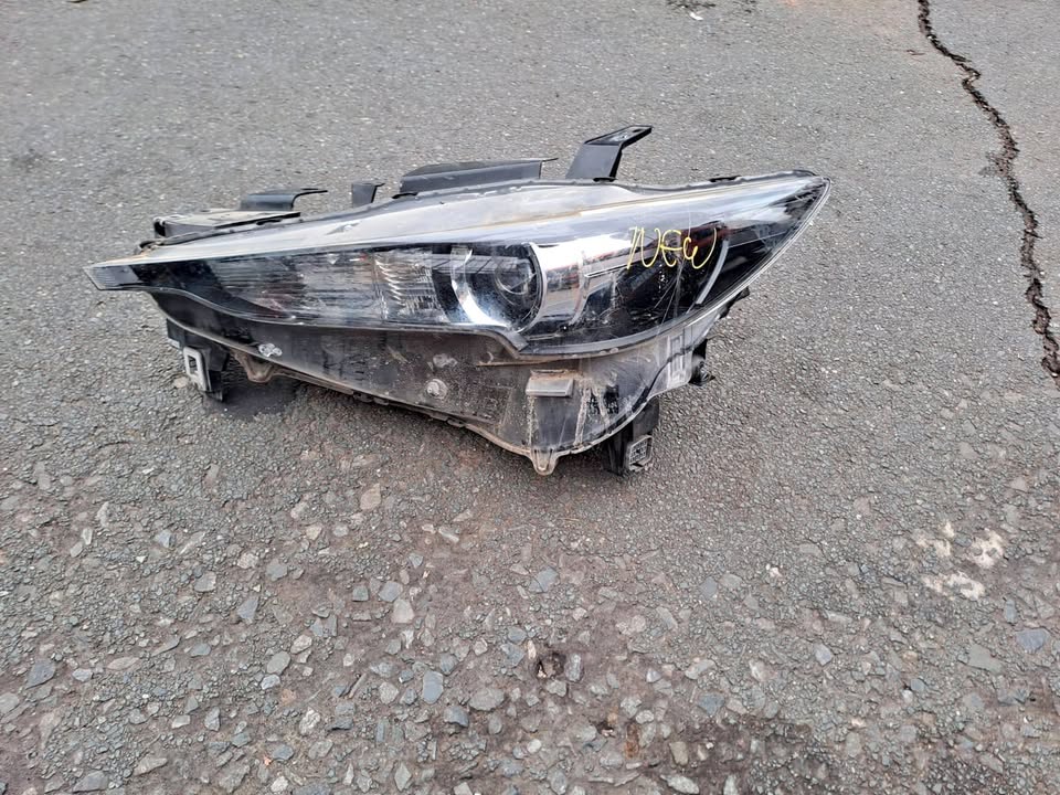Mazda CX5 LED HEADLIGHT LEFT HAND SIDE - Private Seller Mazda CX5 LED HEADLIGHT LEFT HAND SIDE - Private Seller