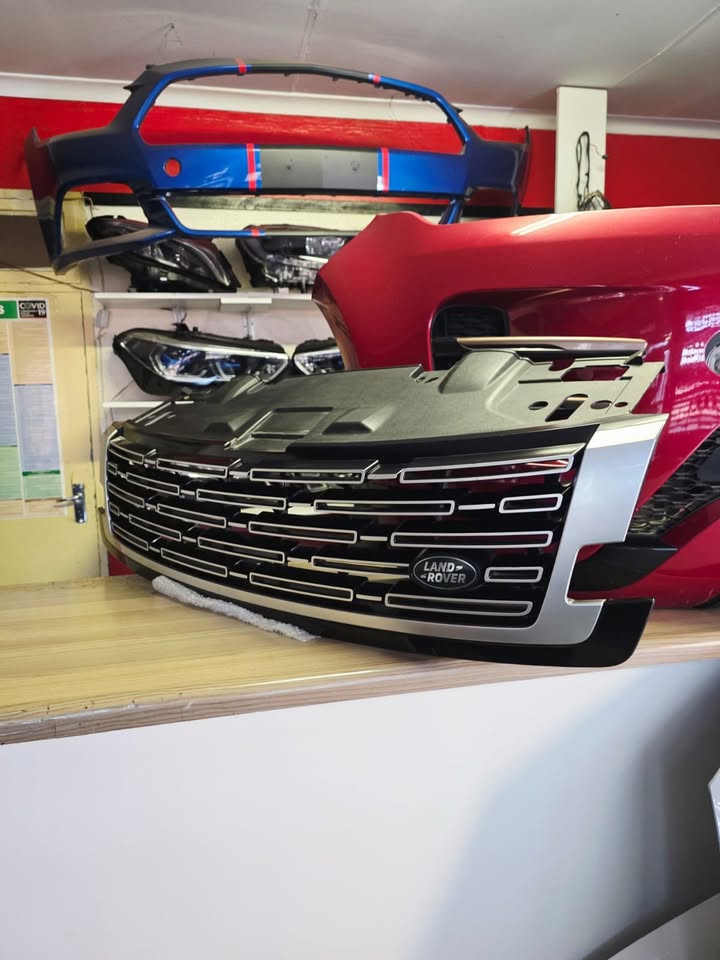 2024 RANGE ROVER VOGUE L460 FRONT MAIN GRILL IN A PRISTINE CONDITION FOR SALE - Private Seller 2024 RANGE ROVER VOGUE L460 FRONT MAIN GRILL IN A PRISTINE CONDITION FOR SALE - Private Seller