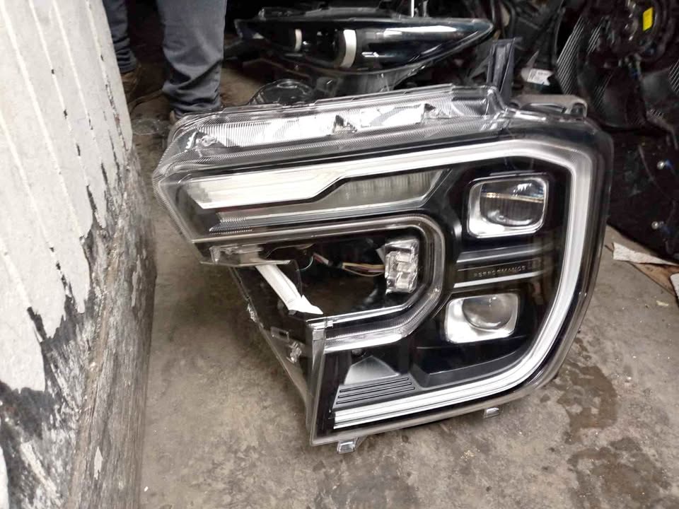 Ford Ranger T9 Raptor Headlight L/Hand Side for sale whatsapp - Private Seller Ford Ranger T9 Raptor Headlight L/Hand Side for sale whatsapp - Private Seller