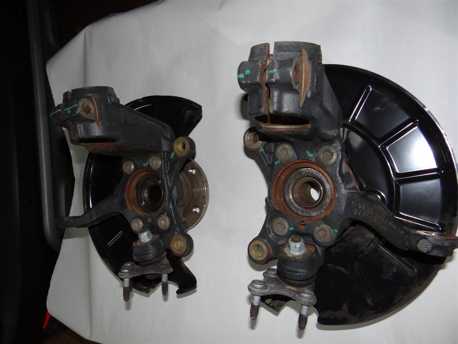 VW / Audi  -  wheel hub / assembly / wheel bearings – Front