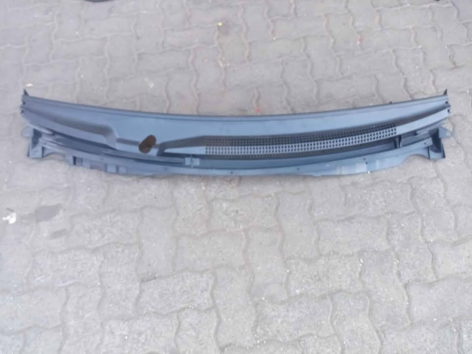Toyota Yaris wiper cowl - Private Seller Toyota Yaris wiper cowl - Private Seller