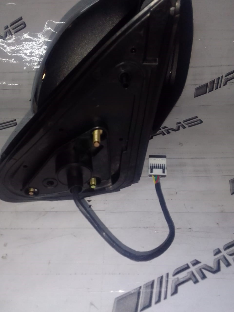 Mitsubishi Pajero Sport Side Mirror with Integrated Indicator - Private Seller Mitsubishi Pajero Sport Side Mirror with Integrated Indicator - Private Seller