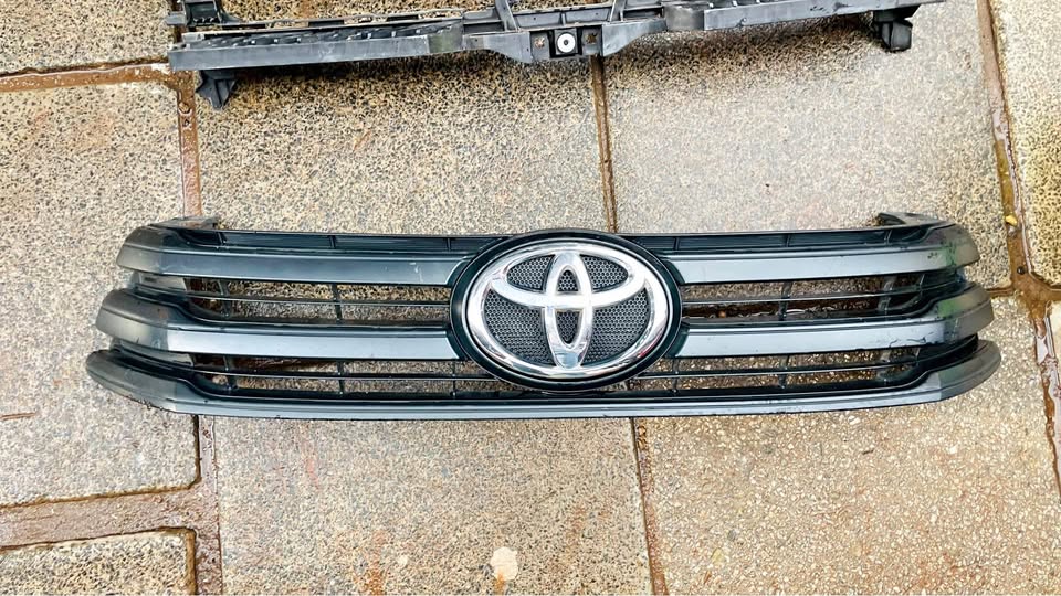 Toyota Hilux GD6 grill - Private Seller Toyota Hilux GD6 grill - Private Seller