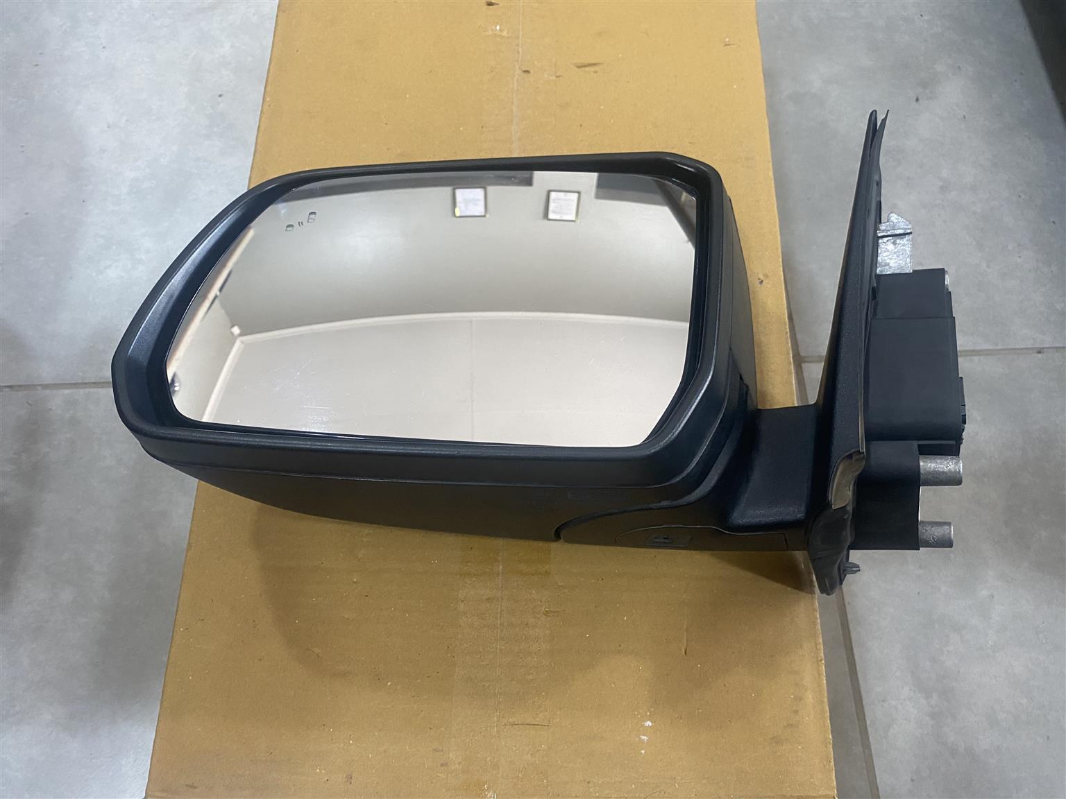 2025 VW AMAROK ELECTRONIC AUTO-FOLD DOOR MIRROR LEFT SIDE FOR SALE. IN PRISTINE - Private Seller 2025 VW AMAROK ELECTRONIC AUTO-FOLD DOOR MIRROR LEFT SIDE FOR SALE. IN PRISTINE - Private Seller