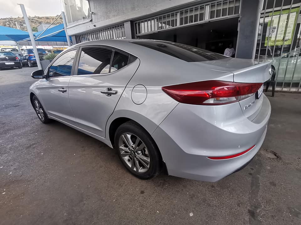 2017 HYUNDAI ELENTRA GLS 1.6 SEDAN MANUAL PETROL