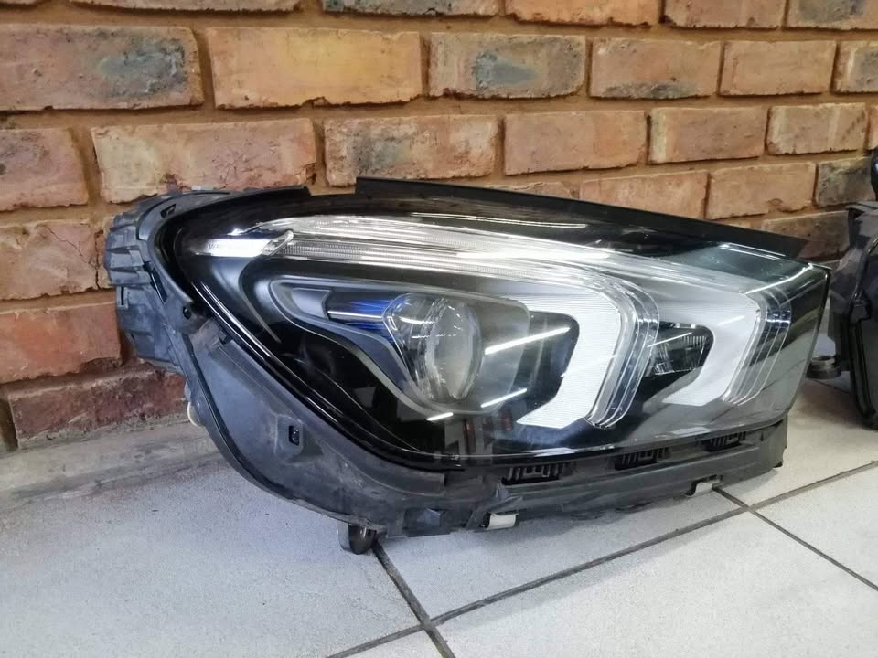 Mercedes W167 GLE headlights