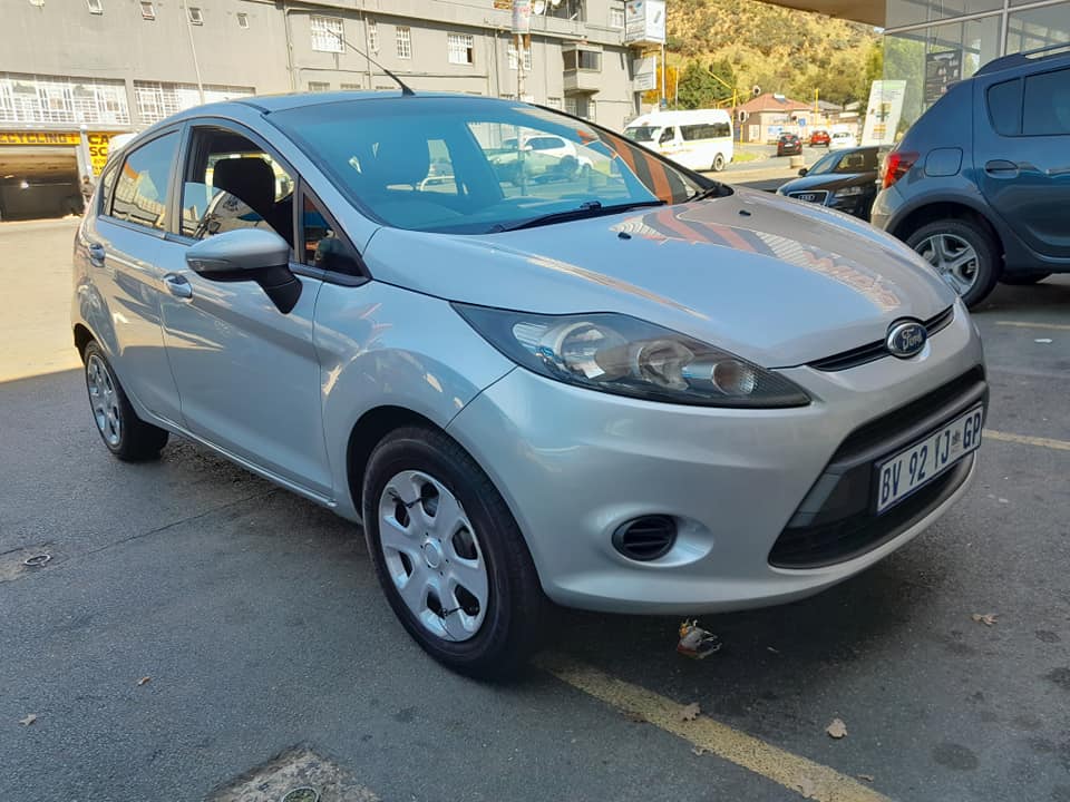 2011 FORD FIESTA 1.6 AUTOMATIC