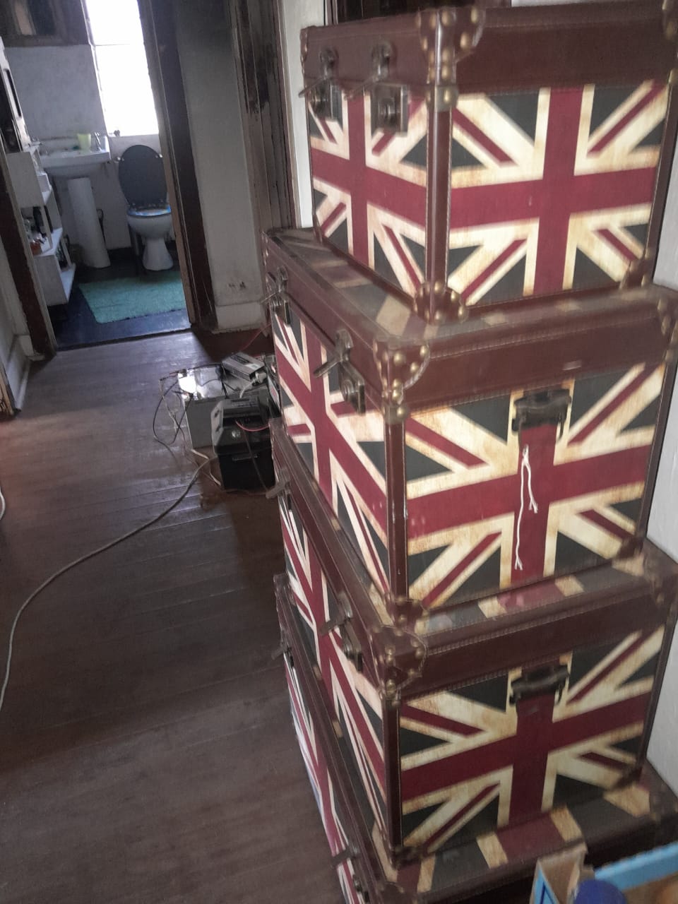 4x various vintage Union Jack travel trunks