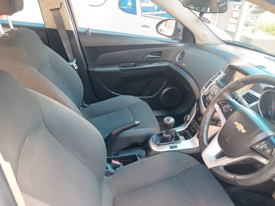 2017 CHEVROLET CRUZE 1.6 SEDAN  Transmission: Manual  Mileage: 97000km  Fueltype: Petrol  Grey